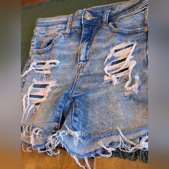 American Eagle Outfitters Light Blue Distressed Jean Shorts/ Size Women's 4 - Picture 2 of 6